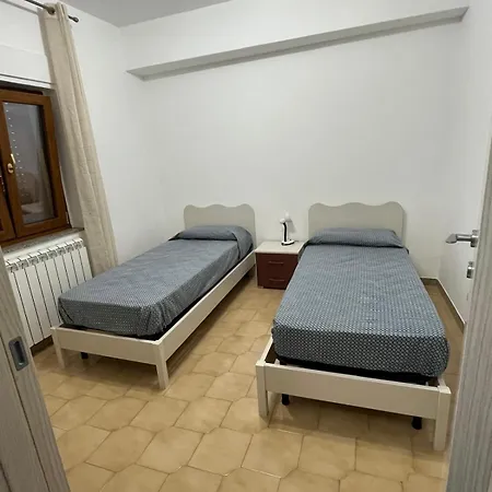 Via Giardino 5 شقة